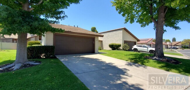 Building Photo - Cozy 2 bedroom 2 Bath home near Stowell and Broadway!