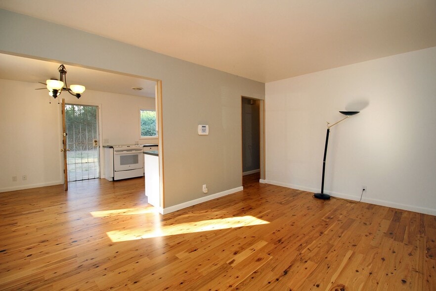 Building Photo - 2923 NE 92nd Ave
