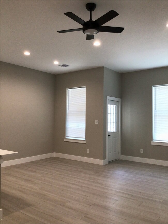 Building Photo - 2109 Marnel Rd