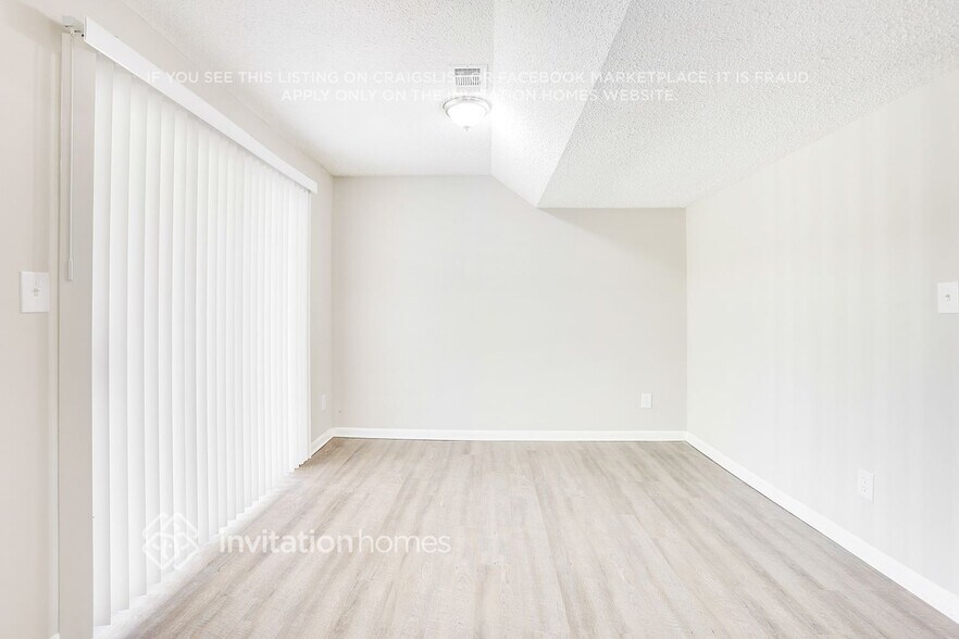 Building Photo - 3166 Robindale Rd