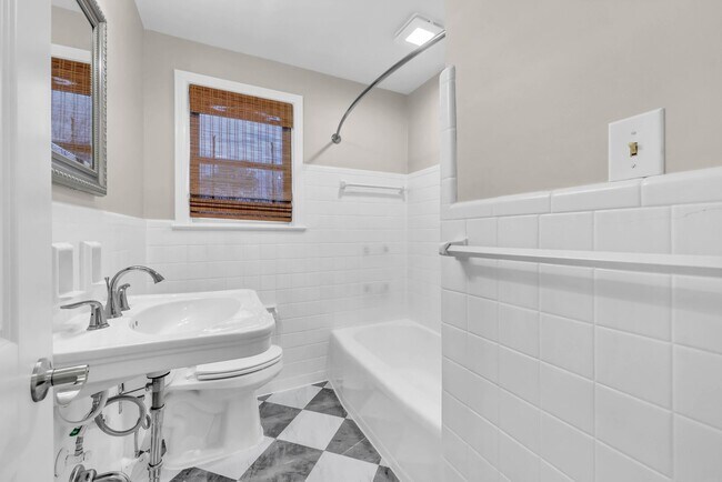 Building Photo - Great Location! Memorial Dr! Beautiful 3 Bedroom 2 Bath Ranch over Unfinished Basement!!