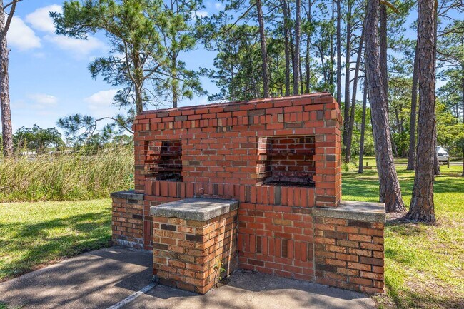 Building Photo - Updated Home in Raintree Estates!