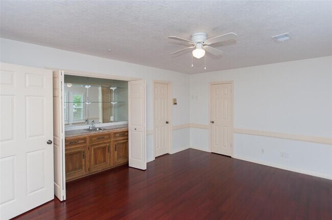Building Photo - 738 Plainwood Dr