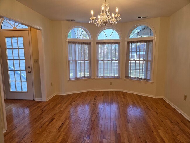 Building Photo - Beautiful 3 bedroom, 2 bath house with one car garage, located on Cummins Creek