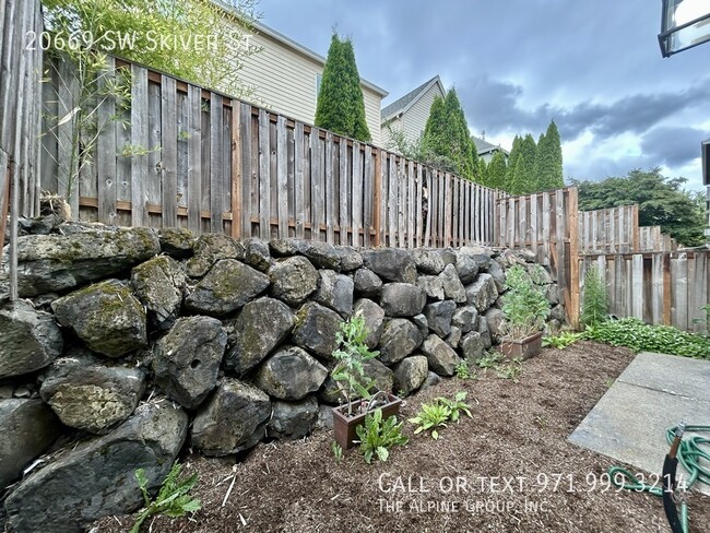 Building Photo - 20669 SW Skiver St