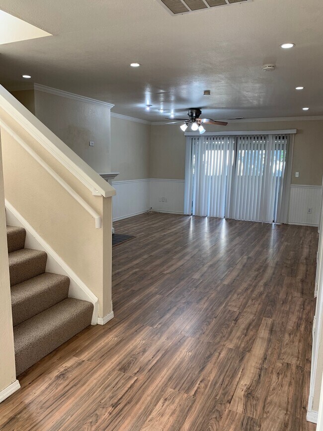 Hercules Two Story Townhouse With 2 Car G... 2 Hill Ct Hercules CA