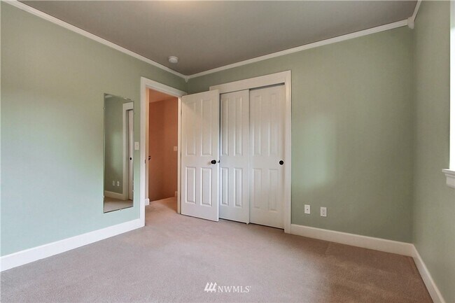 Building Photo - Gorgeous Home in Lacey’s Coveted Courtney ...