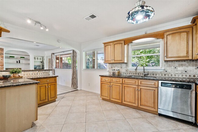 Building Photo - 9214 Bronco Dr