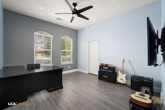 Building Photo - Luxury Living in Windermere Seven Oaks: Modern 5 Bed, 3 Bath Home with Pool, Solar, and Gated Nei...