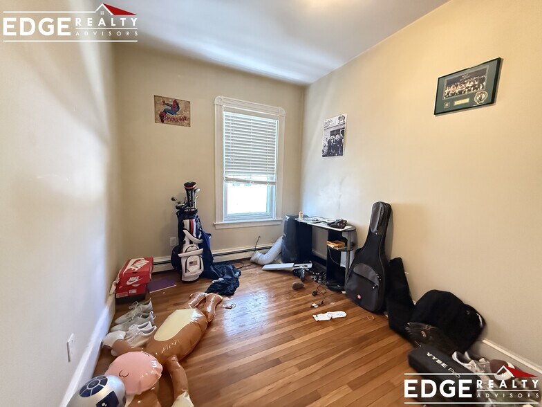 Building Photo - 91 Surrey St