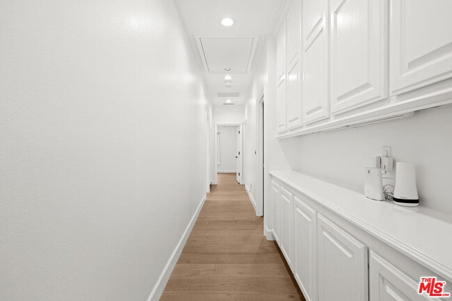 Building Photo - 6024 Paseo La Vista