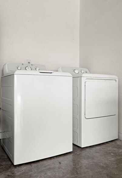 Building Photo - 11934 Hearn Rd