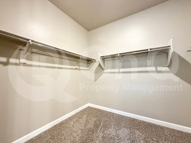 Building Photo - 8222 S 44th Gln