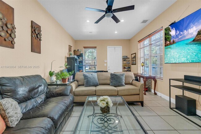 Building Photo - 8612 Buckskin Manor