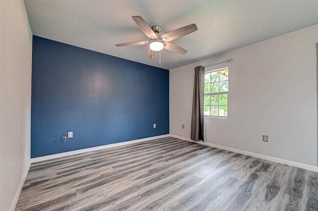 Building Photo - 15897 Dewberry Ln