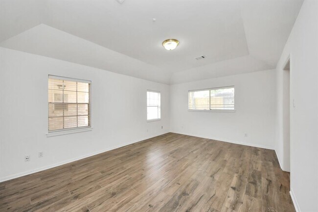 Building Photo - 8006 Oakington Dr