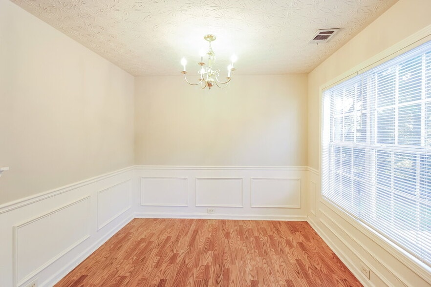 Building Photo - 740 Shadow Lake Dr