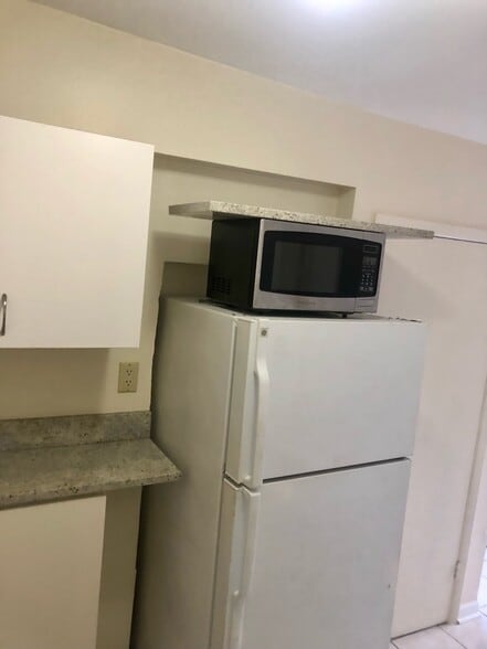 Kitchen - 1412 NE 2nd Ave