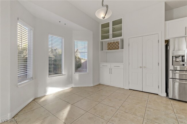 Building Photo - 7215 N Buttons Ridge Dr