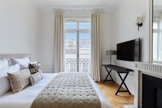 Building Photo - 11 Rue St