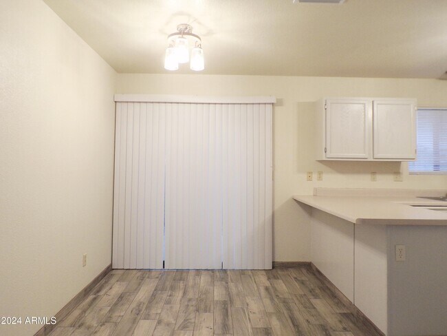 Building Photo - 4406 Buena Loma Way