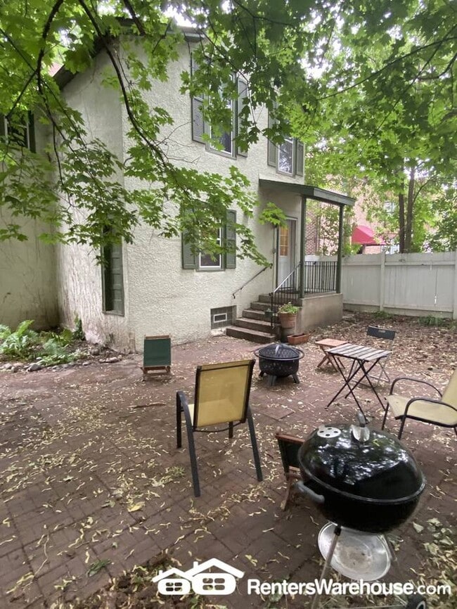 Building Photo - 4BR 2BA HOME IN UPTOWN AVAILABLE 10/4!