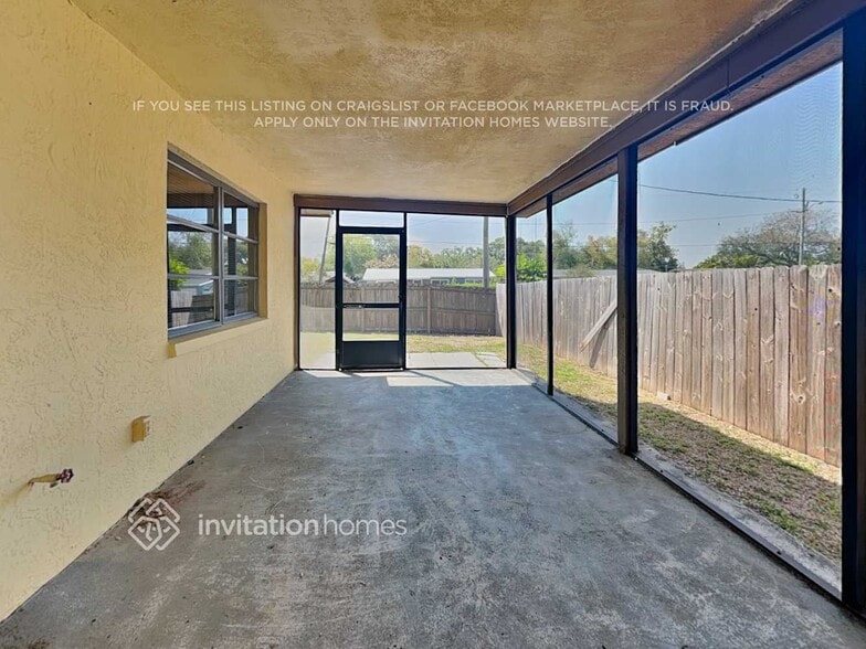 Building Photo - 1030 Oakwood Dr