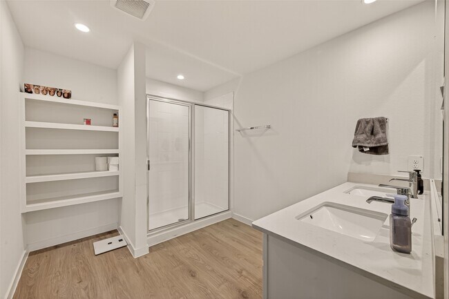 Building Photo - 30518 White Cliff Ct