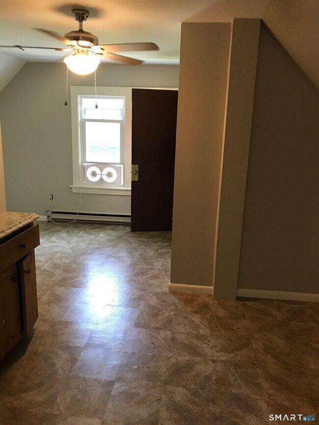 Building Photo - 52 Catherine St