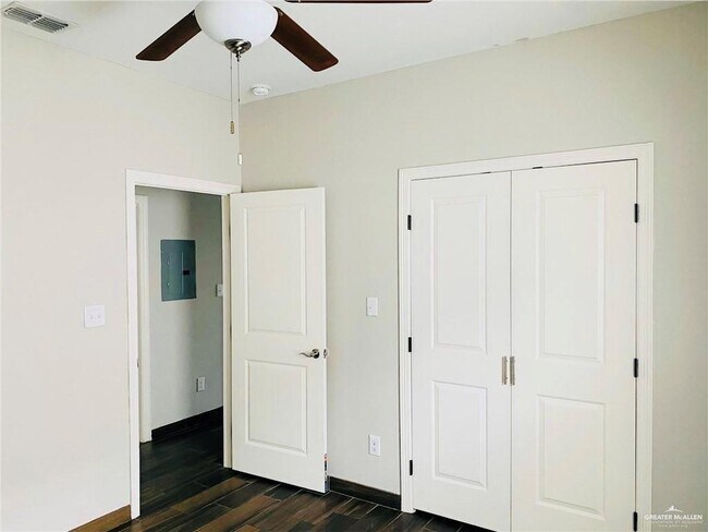 Building Photo - 207 Fig Dr