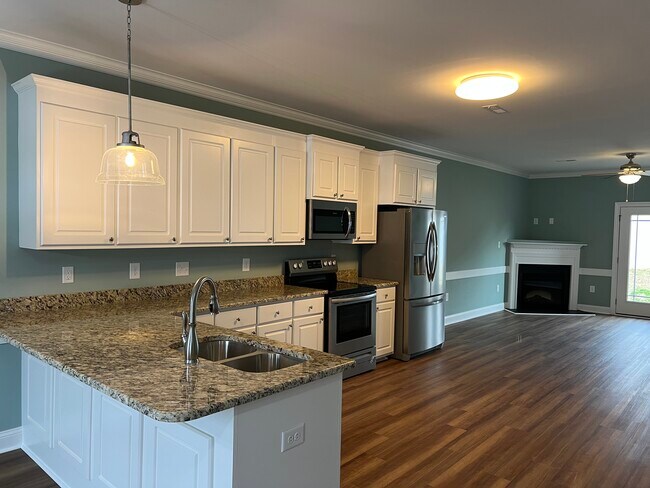 Kitchen - 217 Braylock Dr