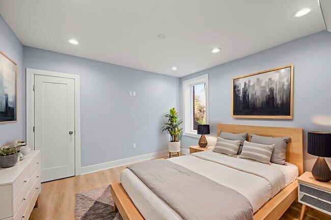 Building Photo - 4535 Avondale St