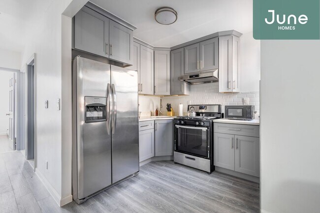 Building Photo - Queen room in 4-bed/2.0-bath Home