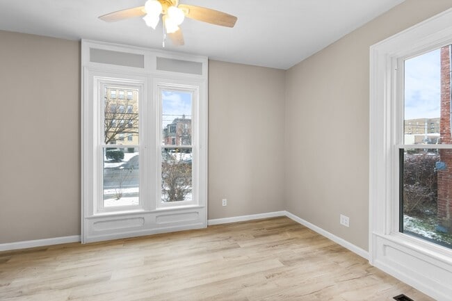 Building Photo - 905 Ackerman Ave