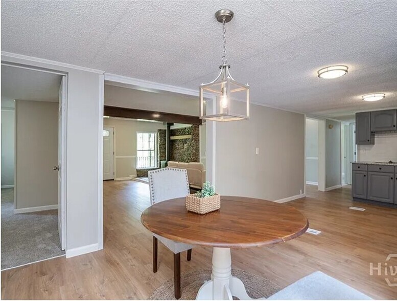 Building Photo - 4419 New Kings Bridge Rd