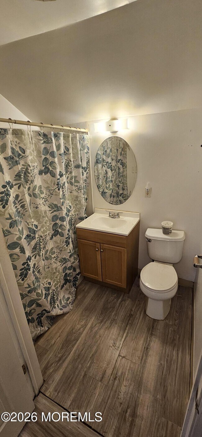 Building Photo - 402 W Green St