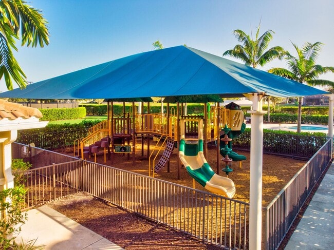 Building Photo - Furnished 3 Bedroom Luxurious Single Famil...