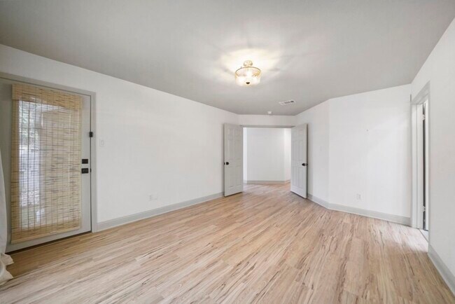 Building Photo - 31 Silver Canyon Pl