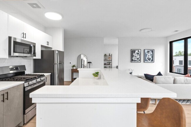 Building Photo - 407 Highland Ave