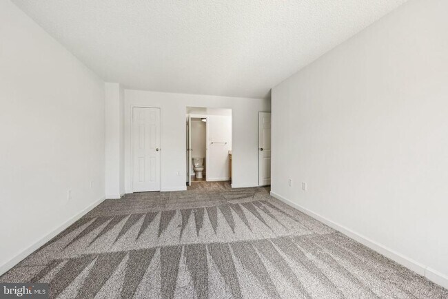 Building Photo - 4500 S Four Mile Run Dr