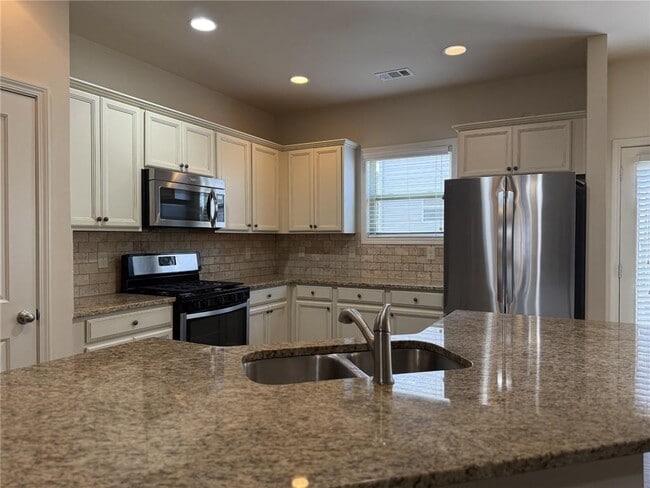 Building Photo - 2660 Maple Leaf Terrace