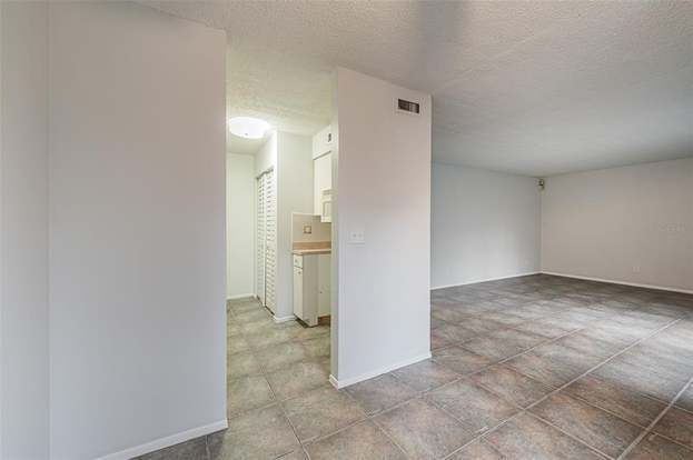 Building Photo - 5503 Pokeweed Ct