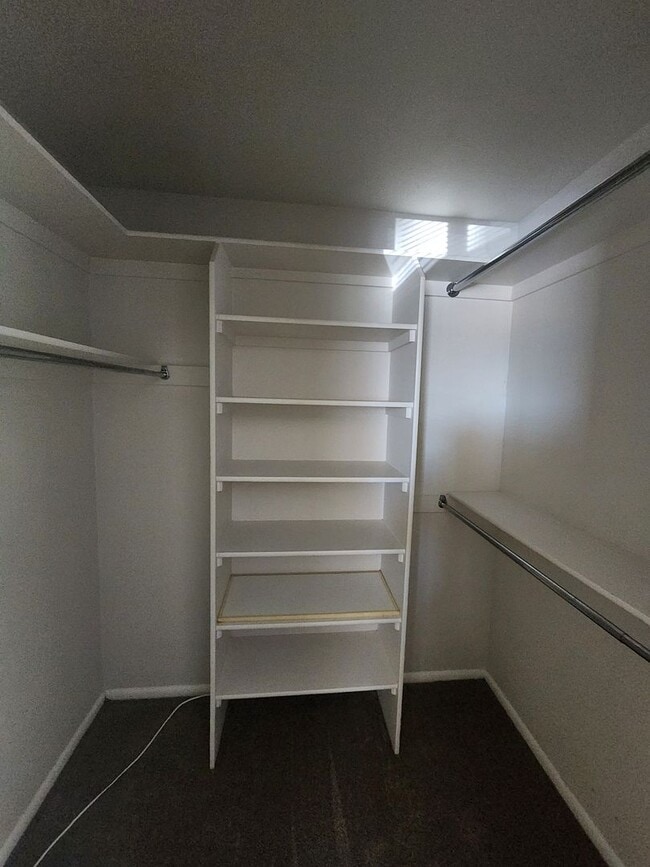 Building Photo - 8712 Mariposa St