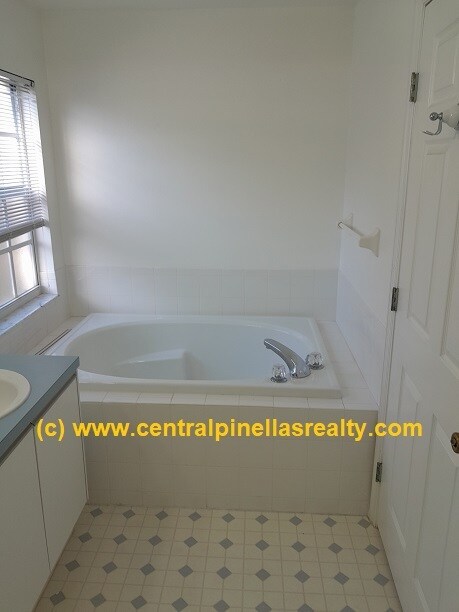 Building Photo - 3012 Brookfield Ln