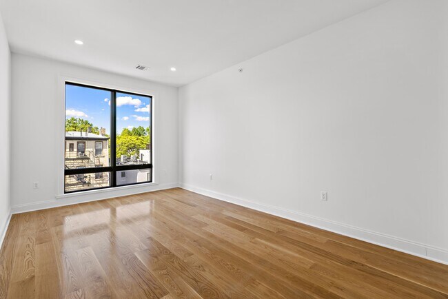 Building Photo - 318 4th St