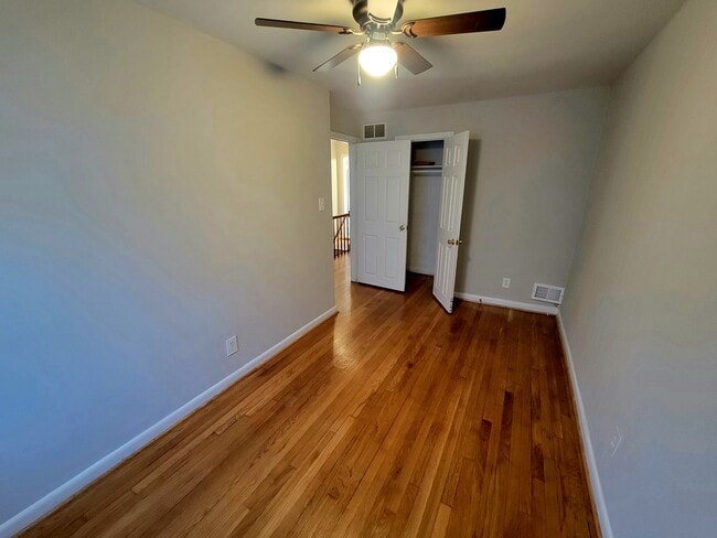 Building Photo - 2224 Graythorn Rd