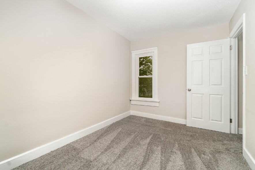 Building Photo - 321 W Mifflin St