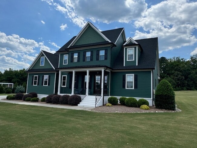 Primary Photo - Lightly Furnished 4BR, 4BA Chapel Hill Hom...