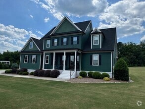 Building Photo - Lightly Furnished 4BR, 4BA Chapel Hill Hom...