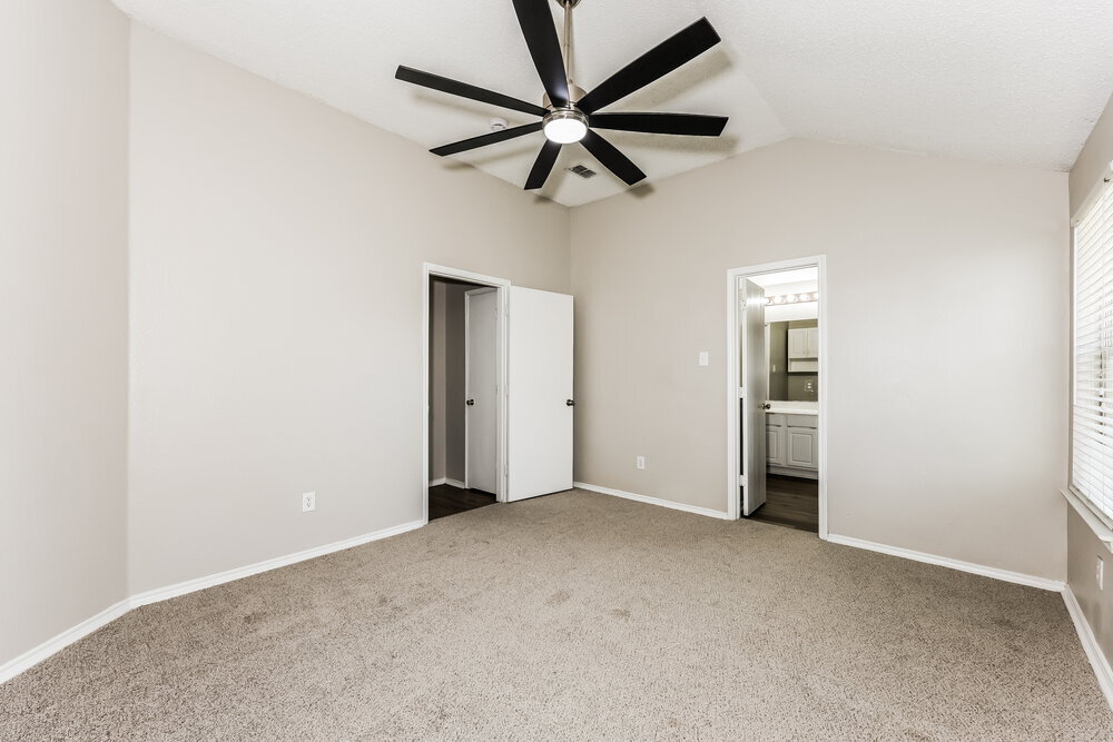 Building Photo - 833 Beaver Creek Dr